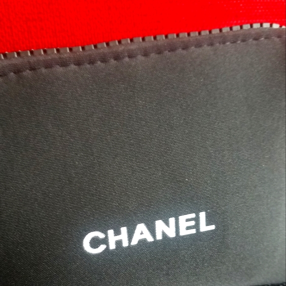 CHANEL Black Zippered Neoprene Cosmetic Clutch Bag Pouch - Picture 8 of 9